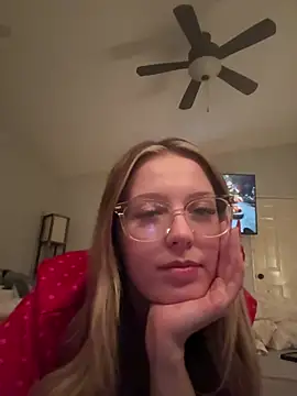 lovelyprincess2 Show in webcam