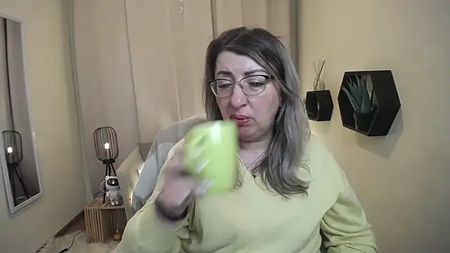 Chat +18 de KKMimiKK ao vivo