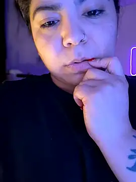 kimmiakiss22's Webcam Show