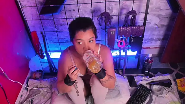 Czat XXX na żywo – Charlotte_Bms7