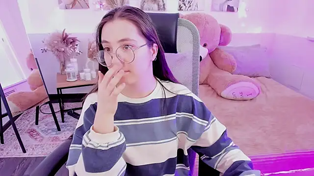 VirtuallVoyant Chat XXX live