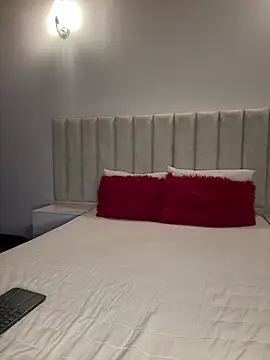 Mia_Roswell Show in webcam