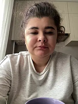 AliceCurlyXのライブXXXチャット