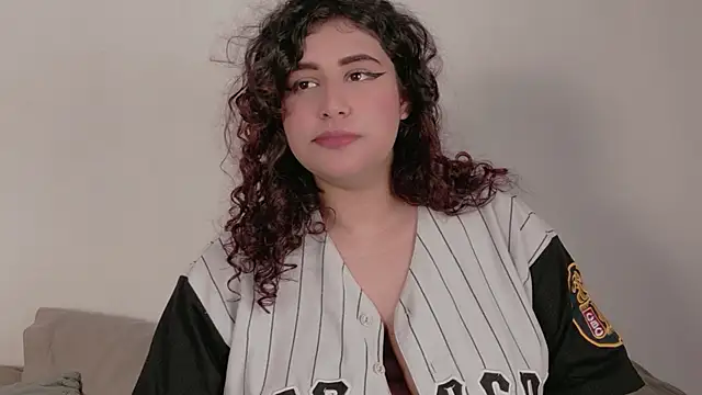 Show modela Maya_house na web-kameri