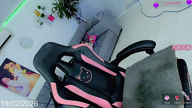 Nella_Dolls élő XXX-chatje