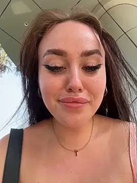 Chat +18 de KiraSunshine ao vivo