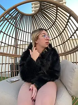 Giuliana_baby Adlı Modelin Canlı XXX Sohbeti