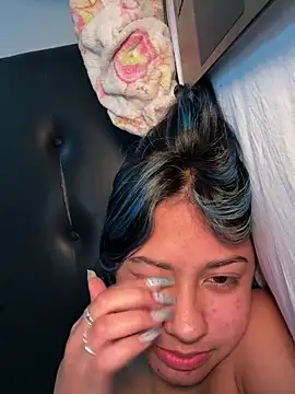 lynn9000 Adlı Modelin Canlı XXX Sohbeti