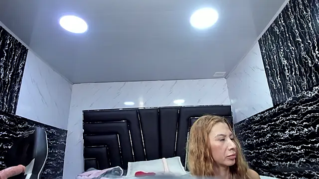 Ladyy_Scarlett Chat XXX in diretta