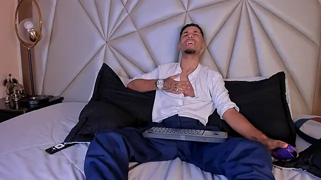 Thiagoferreti: απευθείας συνομιλία ΧΧΧ