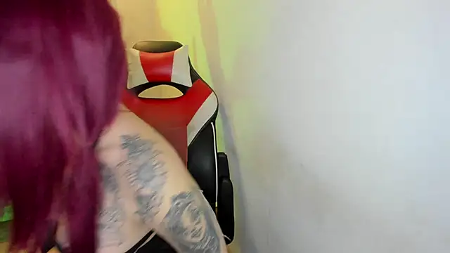 XXX chat uživo modela Scarbadgirl_