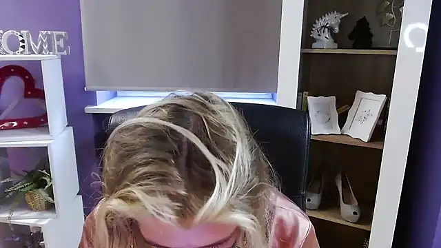 Zoey_Erotic: онлайн-секс-чат