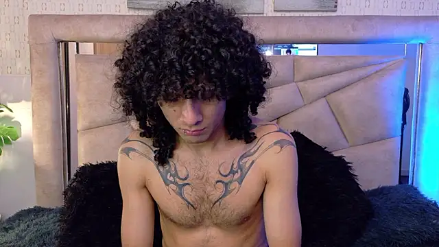 4L3JX Adlı Modelin Canlı XXX Sohbeti