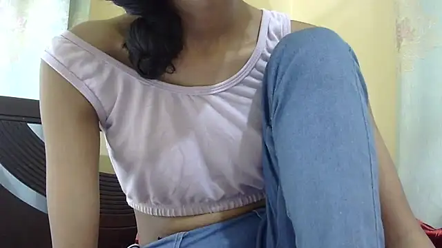 Anu_tiny Chat XXX in diretta