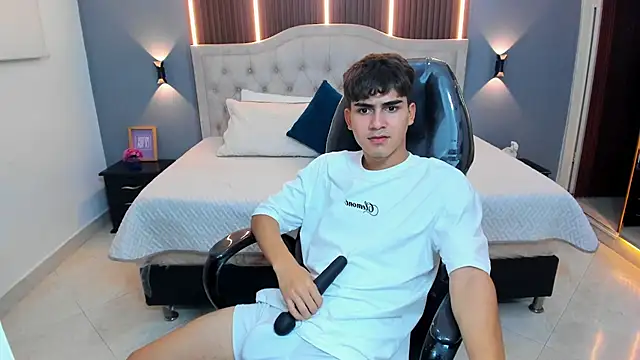 Tommy18__ 现场XXX聊天