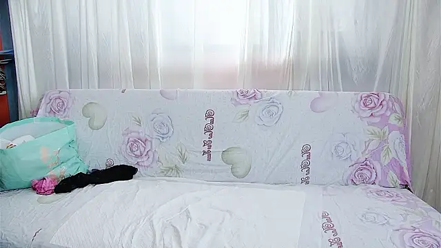 Pokazy przed kamerką – Baomi