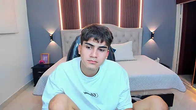 دردشة Tommy18__ الجنسية المباشرة