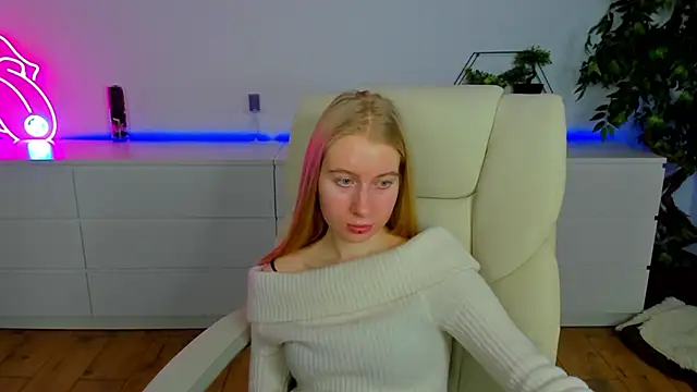 Pokazy przed kamerką – Alina_Blonde