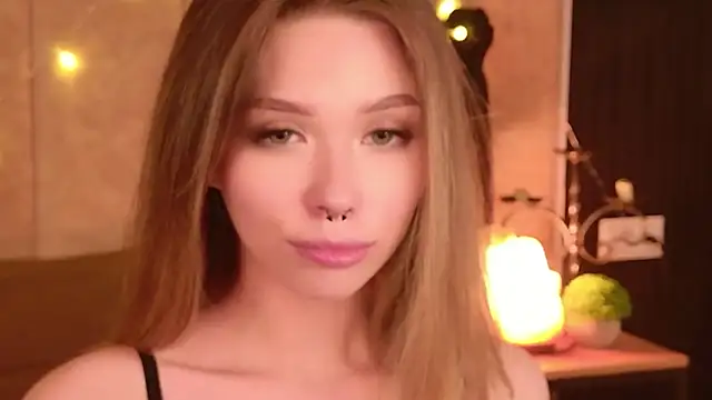 Sierra_Fane Chat XXX in diretta