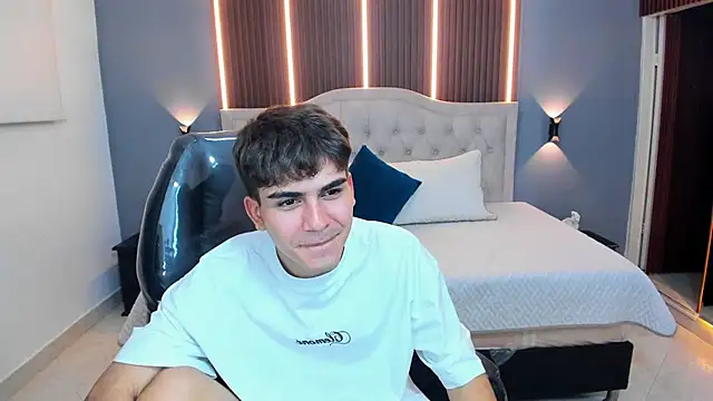 Онлайн чат XXX Tommy18__