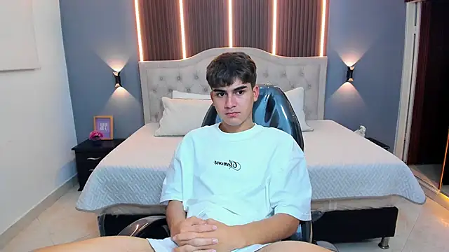 Chatroom XXX en direct de Tommy18__