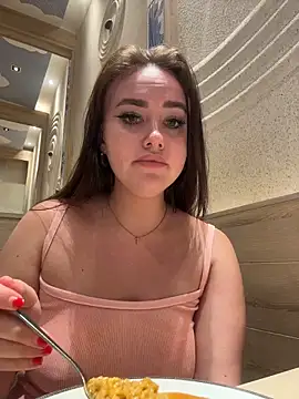 KiraSunshine élő XXX-chatje