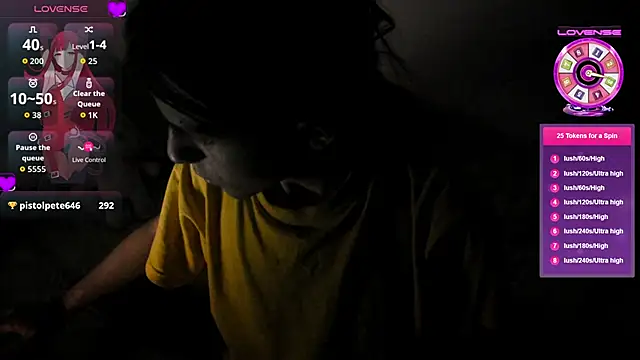 Petite-Goth élő XXX-chatje