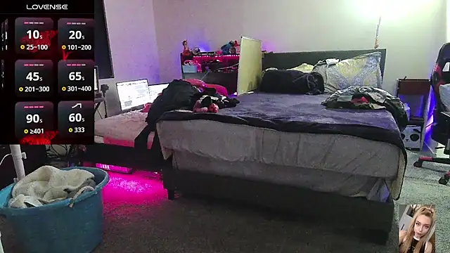 Blondiewithanass 网络视讯表演