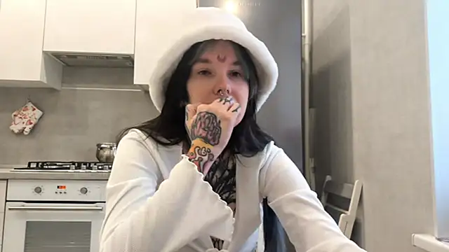 HighelikeGirl Adlı Modelin Canlı XXX Sohbeti