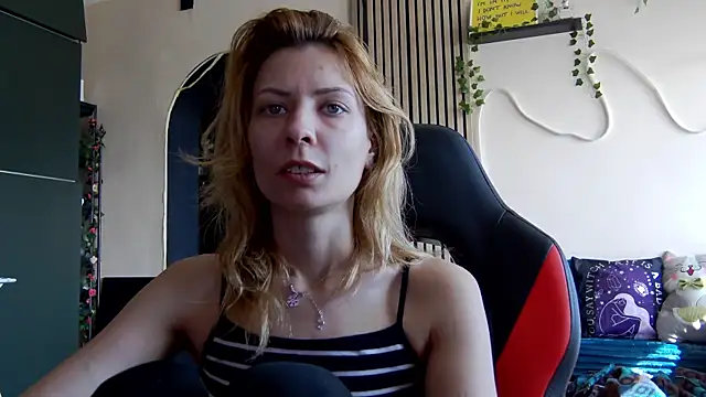 karo123421 Chat XXX live