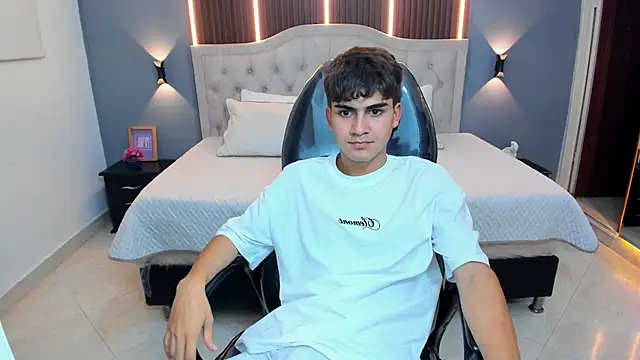 Chat XXX ao vivo de Tommy18__