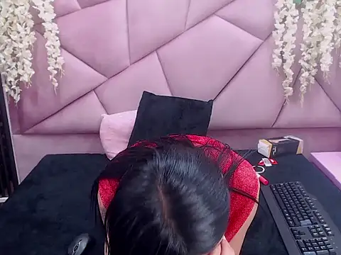 miarose_69's Webcam Show