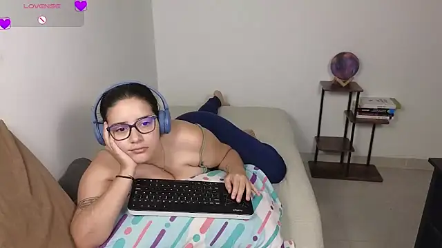 blue__moon_ লাইভ XXX চ্যাট