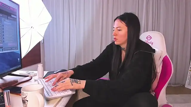 دردشة AdrianaCult الجنسية المباشرة