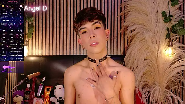 Angeldust19 Adlı Modelin Web Kamerası Şovu