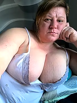 jusichka élő XXX-chatje