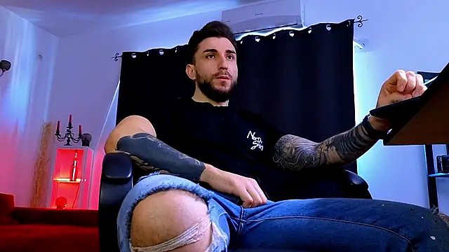 MightyAaron66 Live XXX-Chat