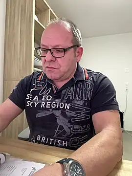 coupleLatinaLoversのライブXXXチャット