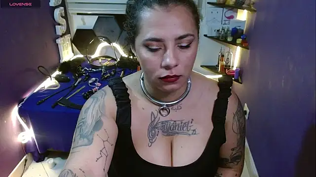 Pertunjukan Kamera Web Alexa_Slavehot777