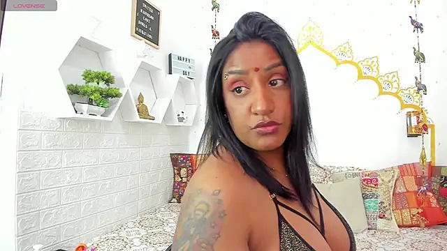 LadyNahir's Live XXX Chat