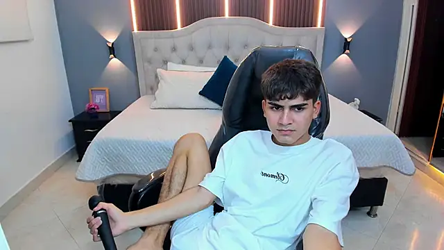 Tommy18__ Live XXX-Chat