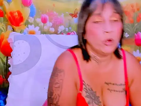 indianroxy's Live XXX Chat