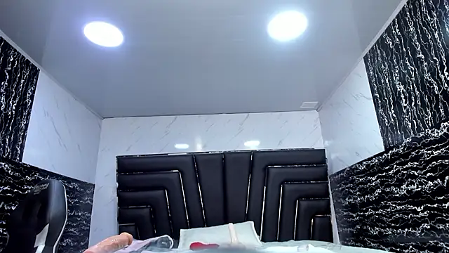 Ladyy_Scarlett Adlı Modelin Canlı XXX Sohbeti