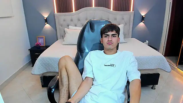 دردشة Tommy18__ الجنسية المباشرة