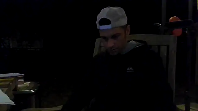 dik4cache: διαδικτυακό σόου στην κάμερα