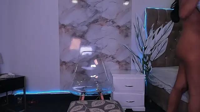 Calyselen 现场XXX聊天