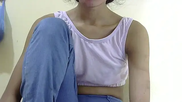 Anu_tiny Chat XXX in diretta