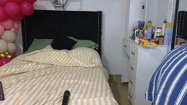 XXX chat uživo modela charlotte_077