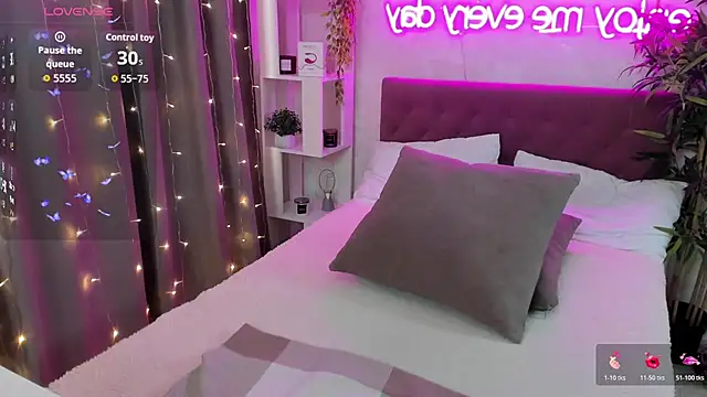 FeralPeach Chat XXX in diretta