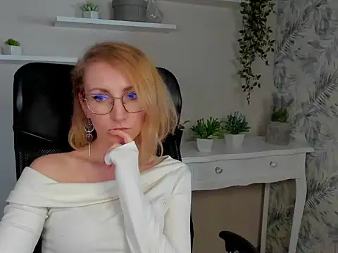 Онлайн чат XXX CinderellaMoon